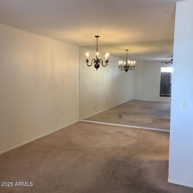 Foto del edificio - 1340 N Recker Rd