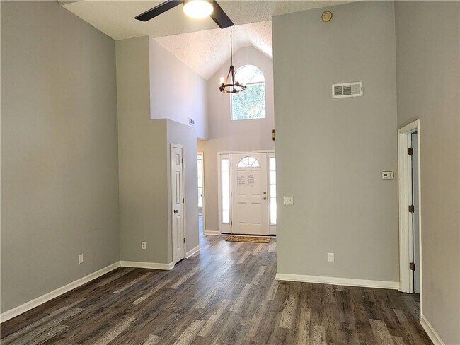 Sala de estar - 922 Sweetwater Way