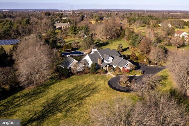 Building Photo - 3 Dey Farm Rd