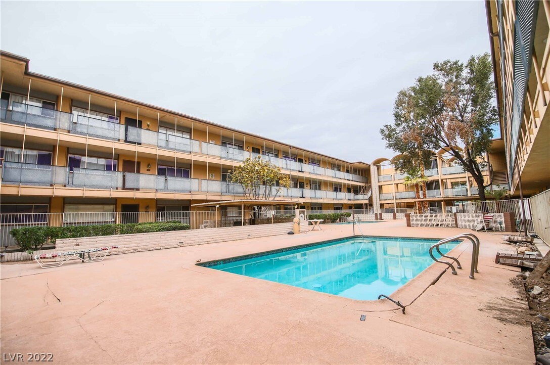 Building Photo - 356 E Desert Inn Rd