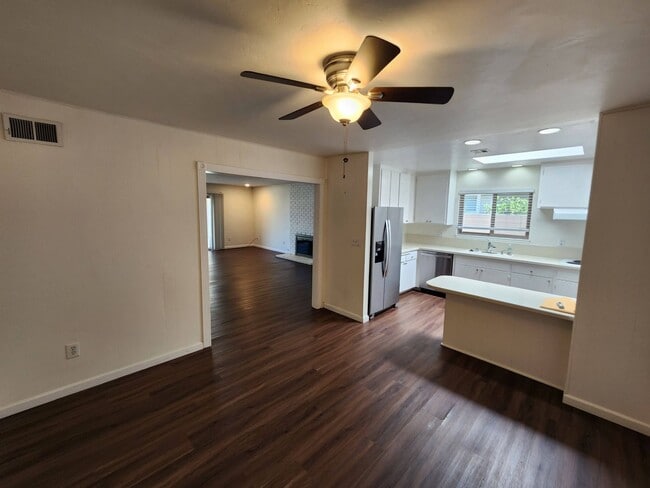 Building Photo - 4 Bedroom Single Story House in University City