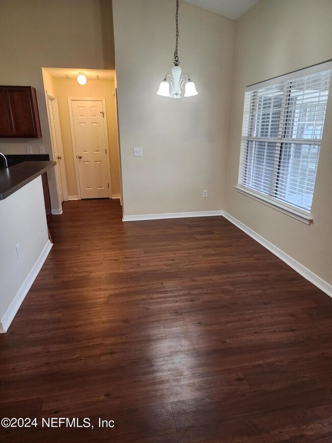 Building Photo - 3253 Silverado Cir