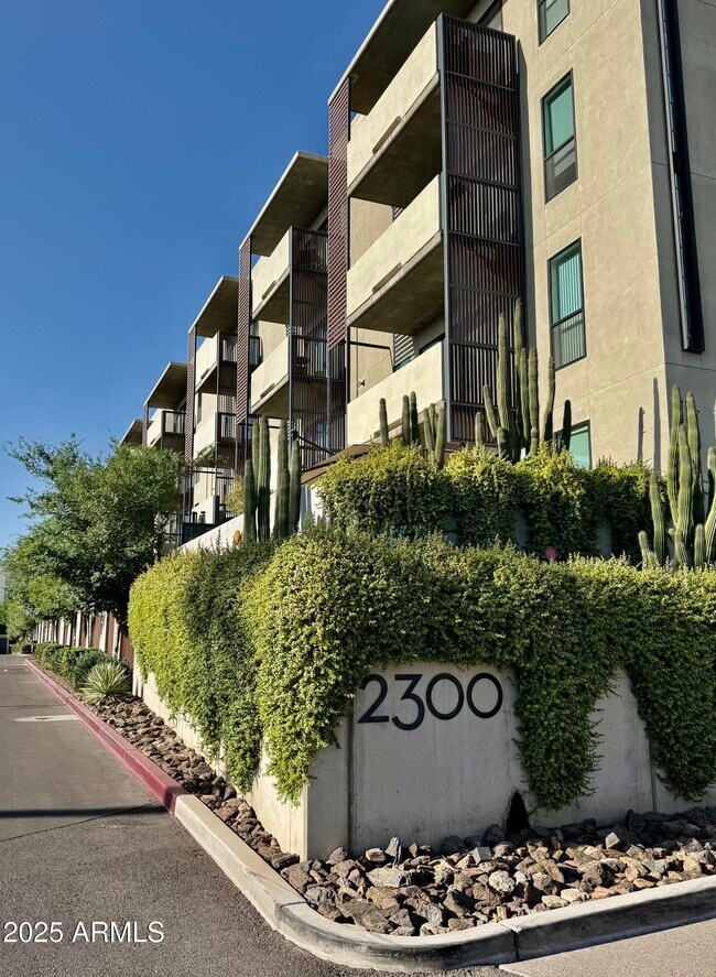 Foto del edificio - 2300 E Campbell Ave