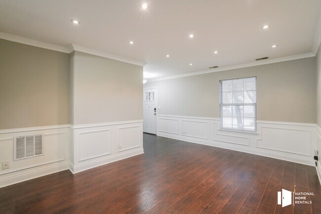 Foto del edificio - 130 Bedford Rd