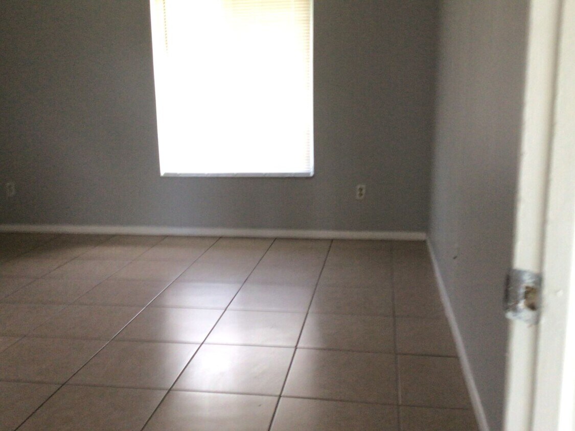 Foto principal - 1-Story Home.. 4 bedroom 2 bath home
