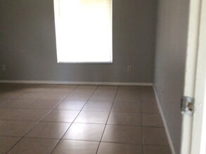 Building Photo - 2348 Bay Leaf Dr