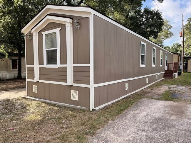 Building Photo - 122 Eloise St