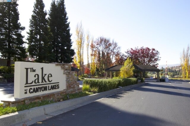 Primary Photo - 5012 Lakeview Dr
