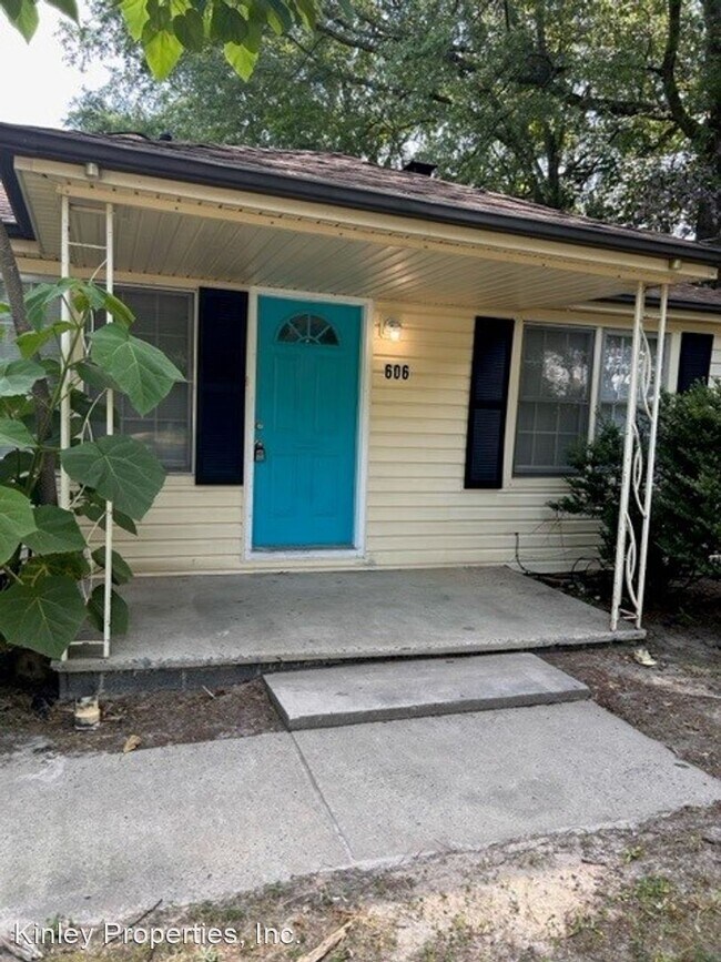 4 br, 2 bath House 606 N Vance Street House for Rent in Gastonia