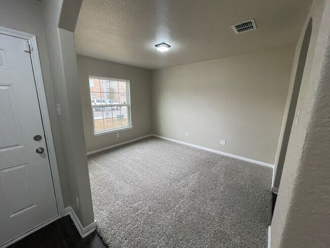 Building Photo - Ready For Move In! A Nice, Charming and Mo...
