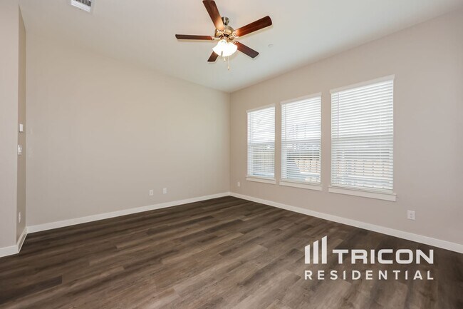Foto del edificio - 3016 Whitetail Ln