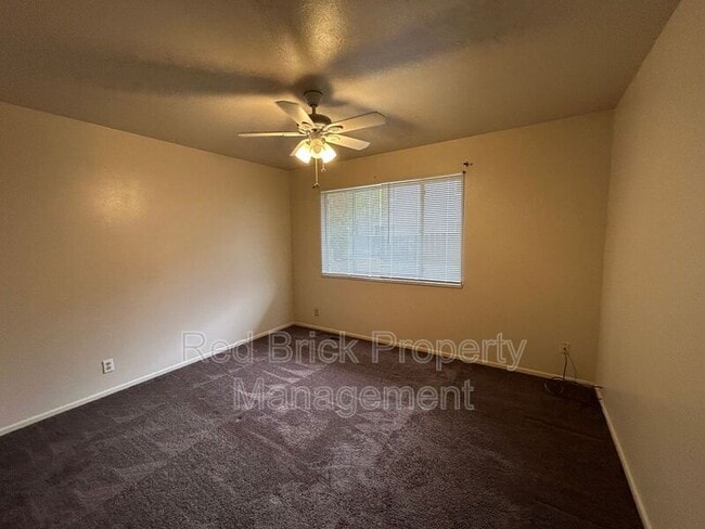 Building Photo - 343 W 21st St