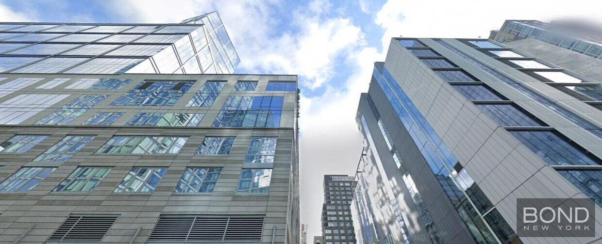 Primary Photo - 400 W 61st St