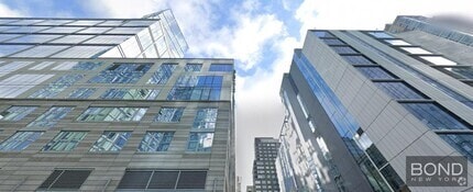 Building Photo - 400 W 61st St