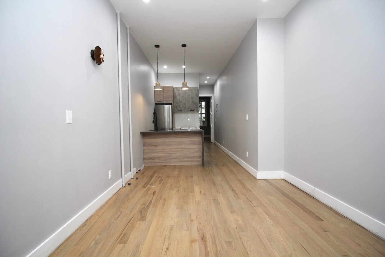 Primary Photo - 1125 Willoughby Ave