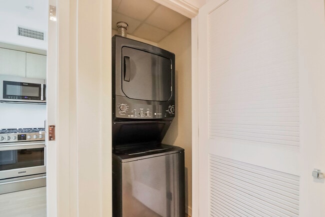 Building Photo - Concourse