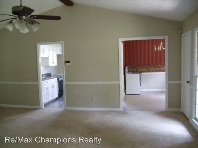 Building Photo - 2621 White Chapel Dr