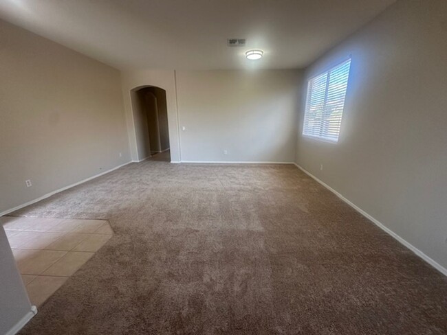 Foto del edificio - Single level 4 bedroom home in Chandler, w...