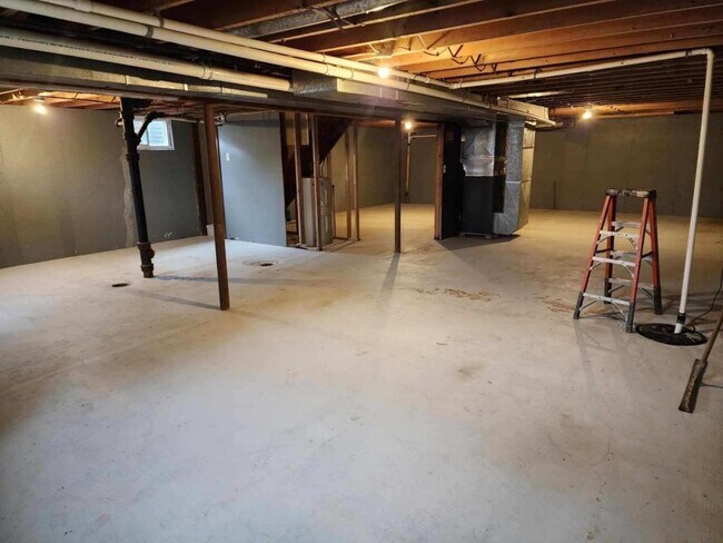 Building Photo - 601 Pierson St
