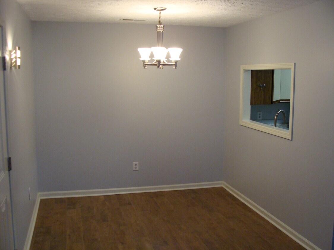 Primary Photo - 404 Bainbridge Ct