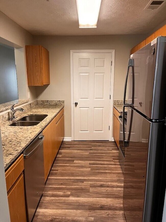 Building Photo - Charming 3-Bedroom Condo in Fairington Village