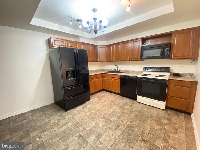 Building Photo - 1505 Bromley Estate