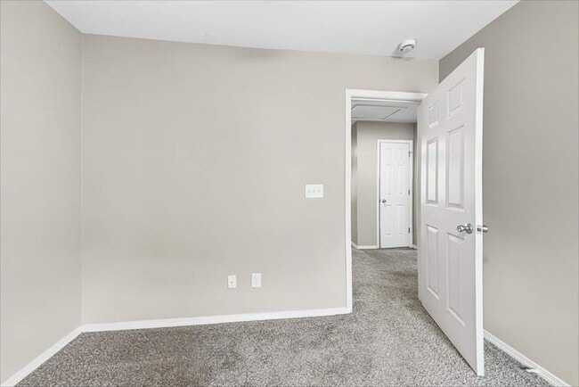 Building Photo - 601 Sharon Ln