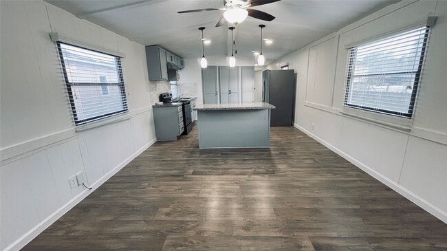 Building Photo - 21615 Erika Ct