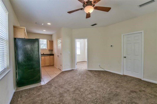 Building Photo - 3771 Overlook Dr