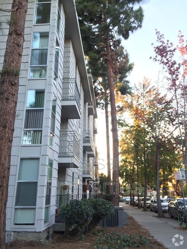 Building Photo - 2240 Blake St