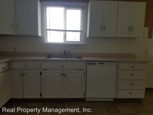 Building Photo - 5636 Mountain View Dr