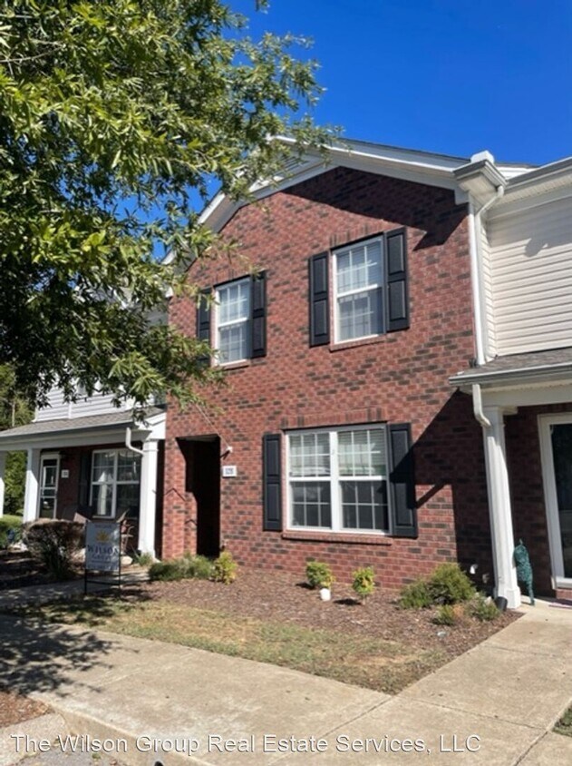 Foto principal - 2 br, 2.5 bath House - 328 Doe Ridge Court