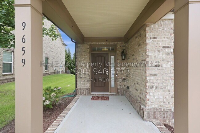 Foto del edificio - 9659 Camberley Ave NW