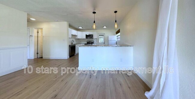 Building Photo - 5131 13th Ave N