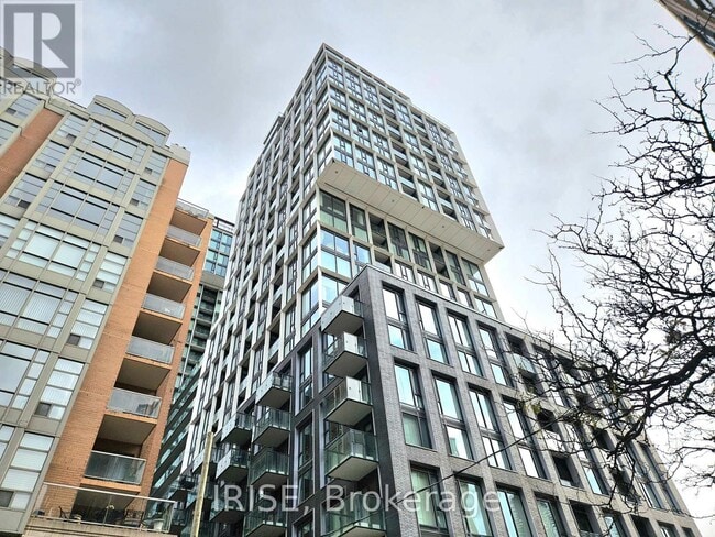 Building Photo - 158 Front St E