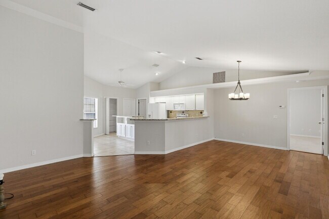 Foto del edificio - Spacious 3BR/2BA pet friendly home with a fenced backyard and oversized patio