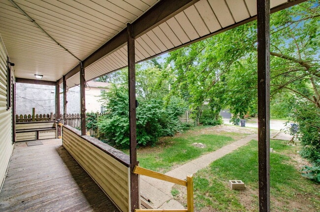 Building Photo - 383 E 13th Ave