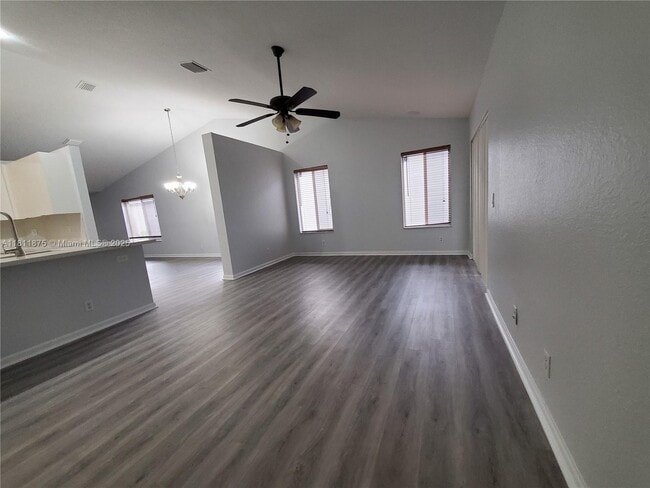 Building Photo - 1070 Golden Cane Dr