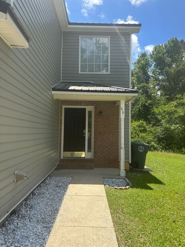 Building Photo - Briarwood West!  End Unit!