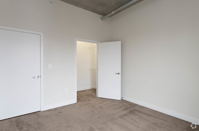 2BR,  2BA - 885 SF - 1111 Light Street