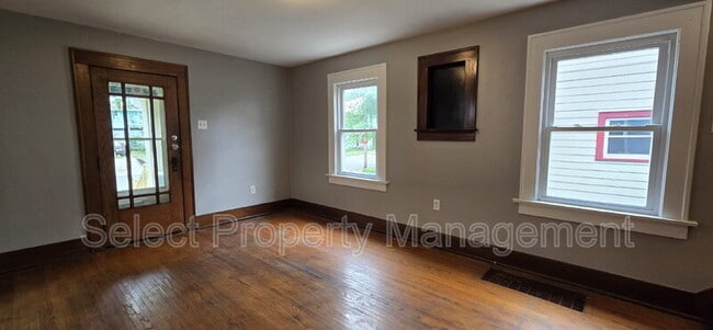 Building Photo - 4130 Hoagland Ave
