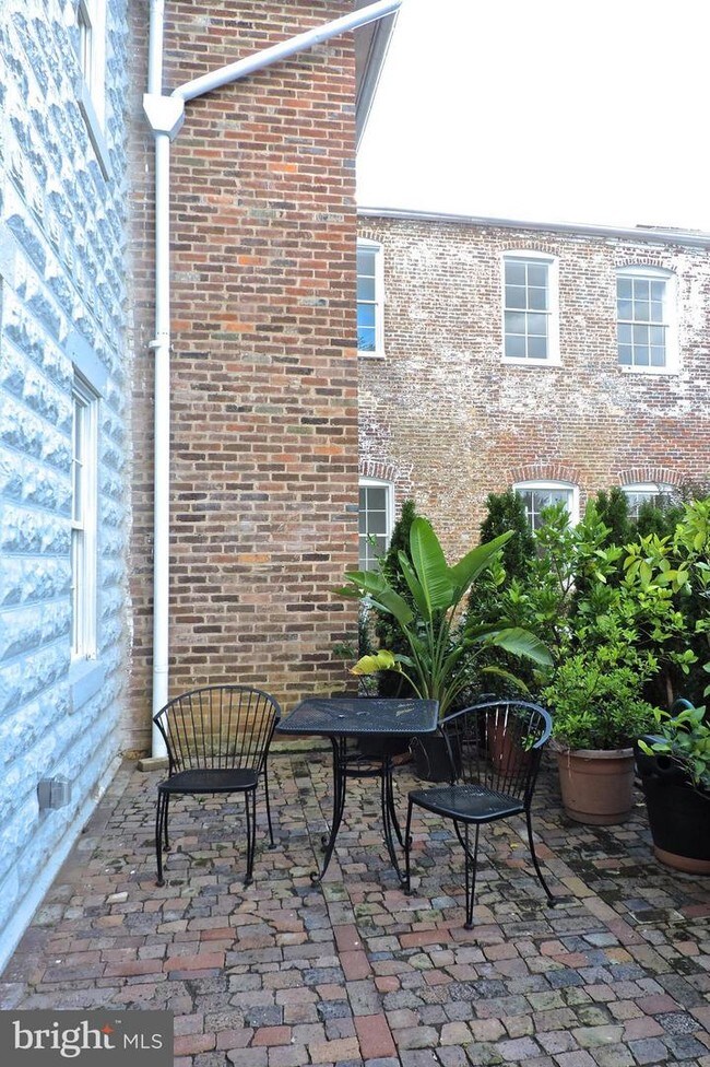 Building Photo - 411 N Loudoun St