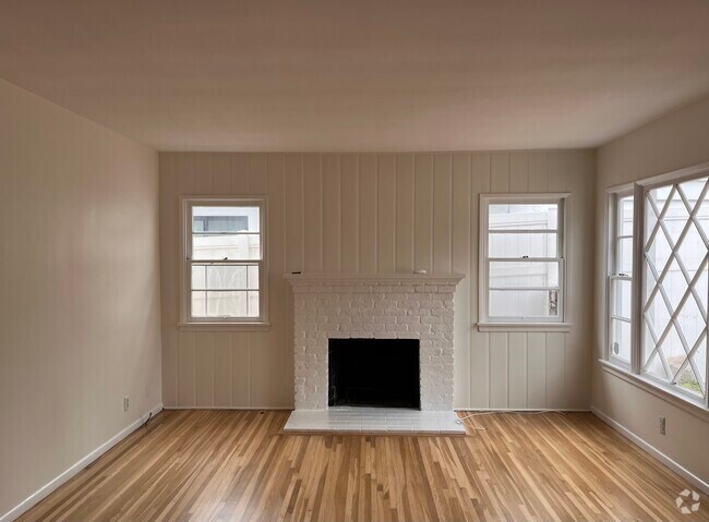 Building Photo - 1304 Walnut Ave