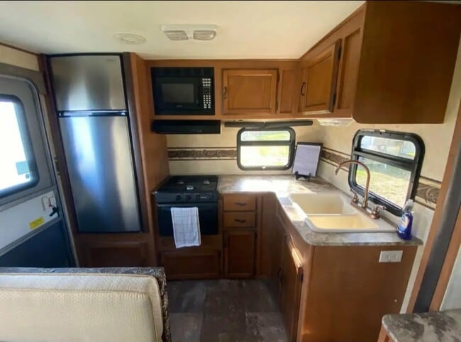 Foto del edificio - 4508 N Mile 4 1/2 W