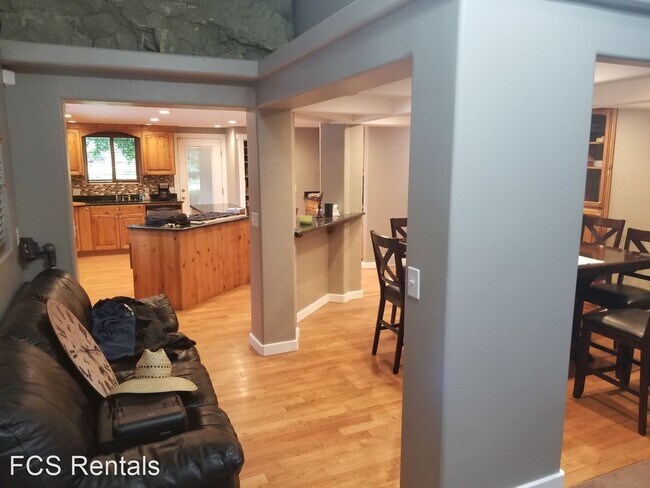 Building Photo - 4 br, 3 bath House - 2016 E 5290 S