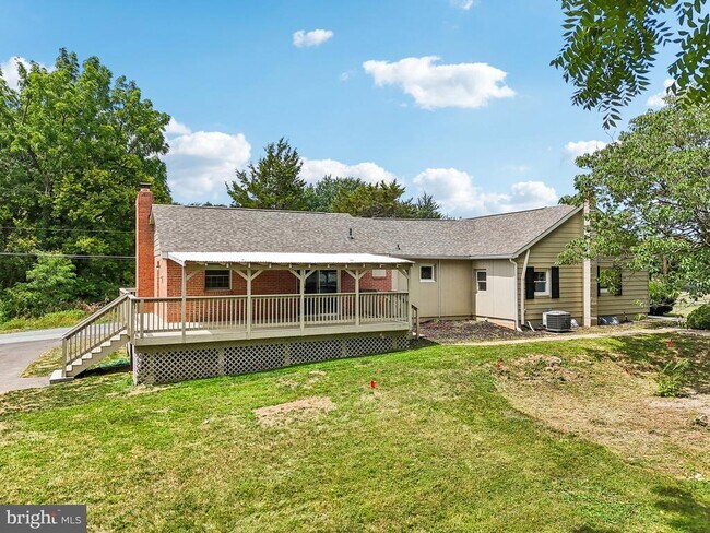 Building Photo - 3547 Hopeland Rd