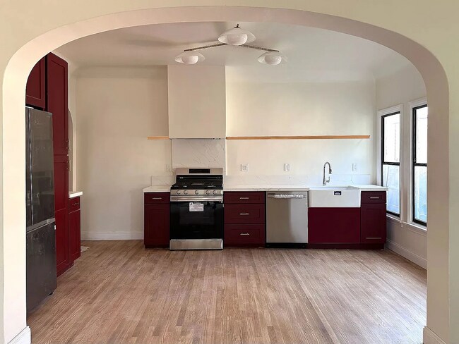 The living room flows into the kitchen / dining room for easy entertaining - 2807 Hillcrest Dr