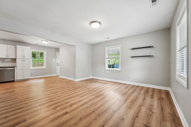 Building Photo - 508 Solar Dr