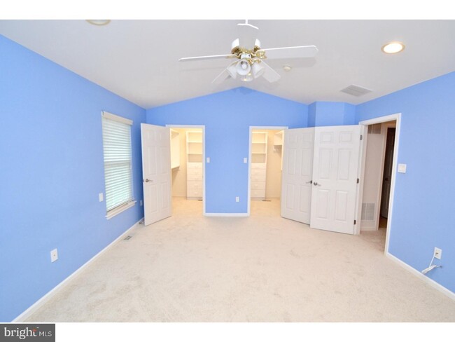 Building Photo - 12 Heron Pointe Ct