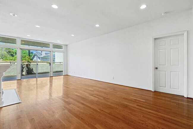 Building Photo - 4611 Vista Del Monte Ave